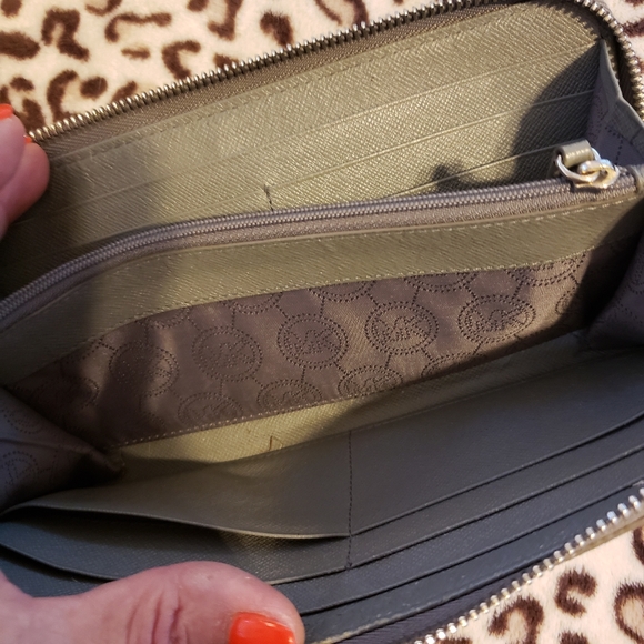 M.K. wallet - Picture 3 of 3